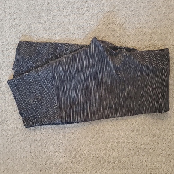 SOLD Sz 8 Lululemon 28" Align Pant Leggings. EUC. - Picture 2 of 8